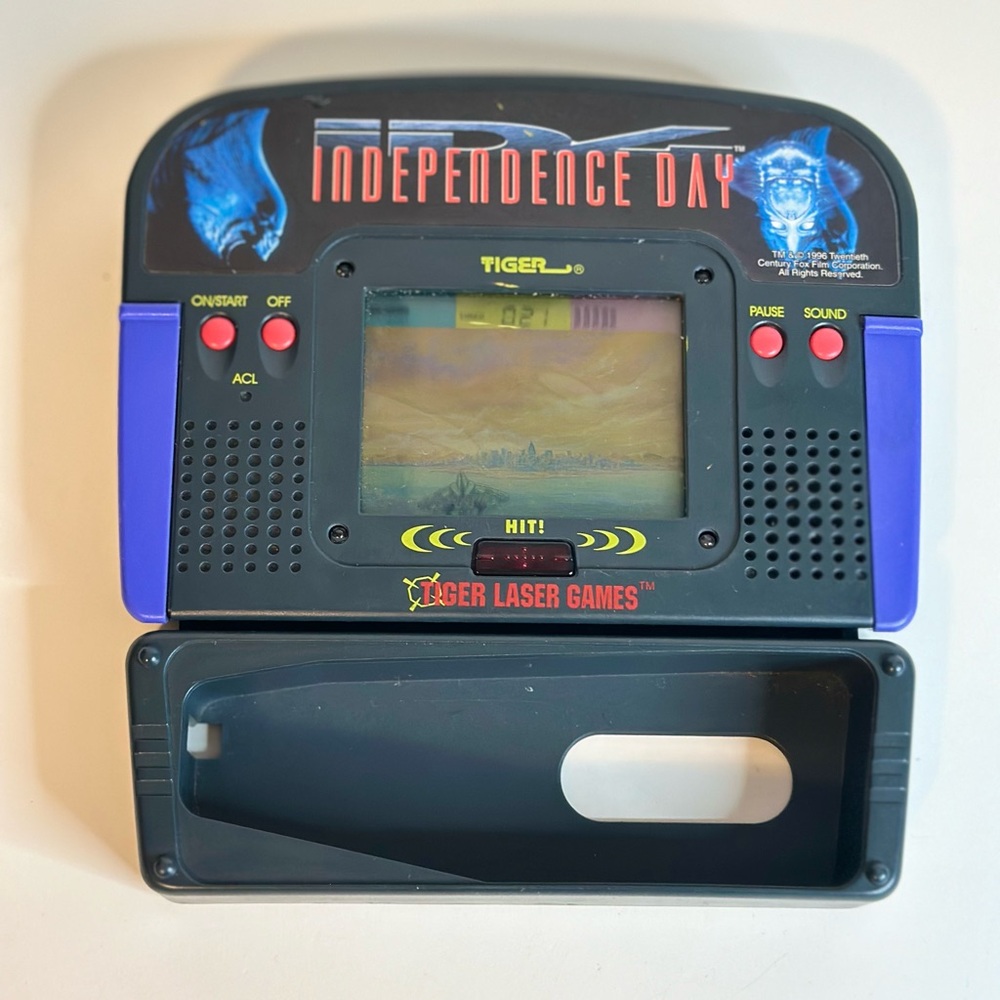 Independence Day Vintage Handheld Electronic Game & Watch L2 – NO GUN - Works
